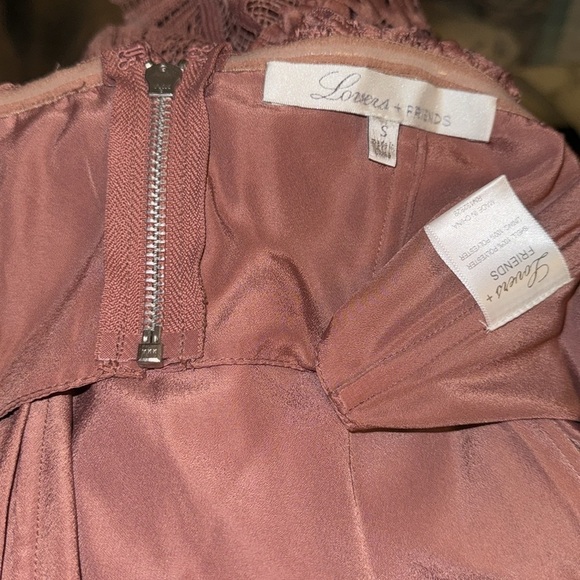 Lovers + Friends Life’s a Beach Mauve lace scalloped off the shoulder top blouse - Picture 7 of 9